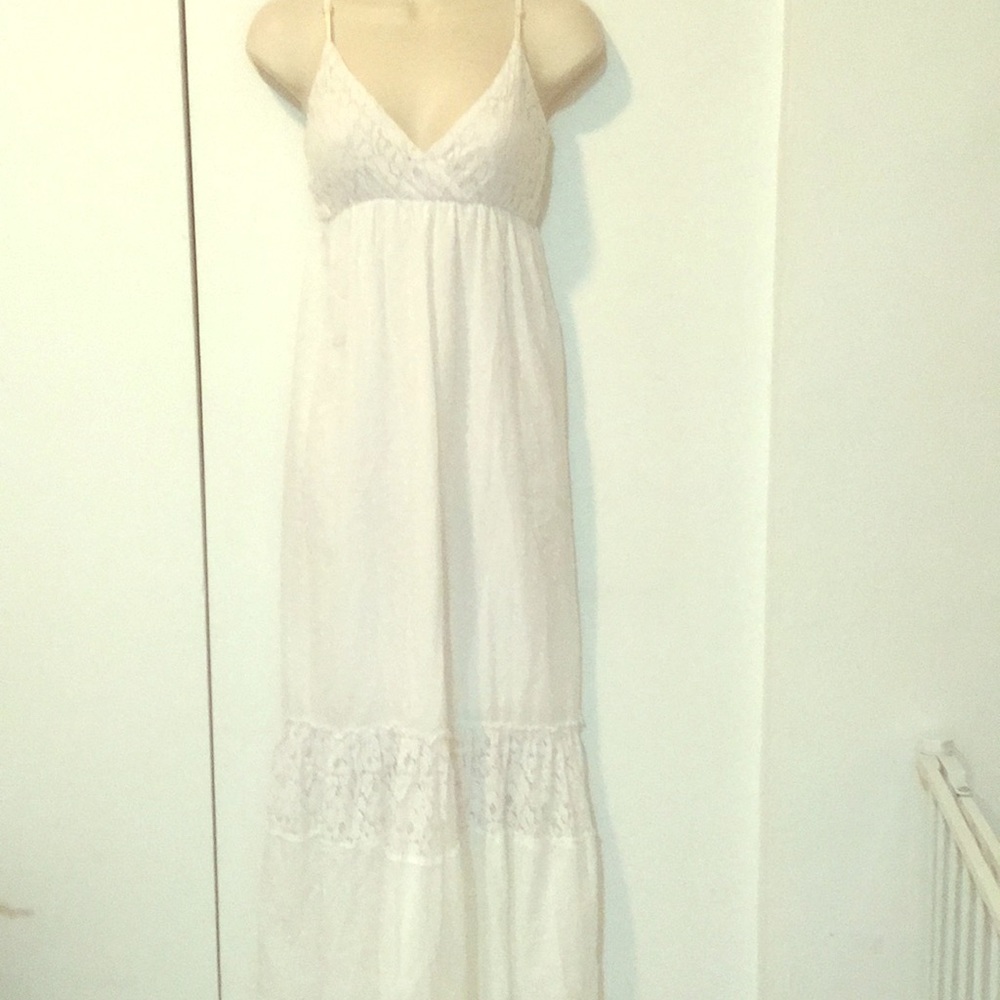 Anna-Kaci Tiered White Maxi Dress